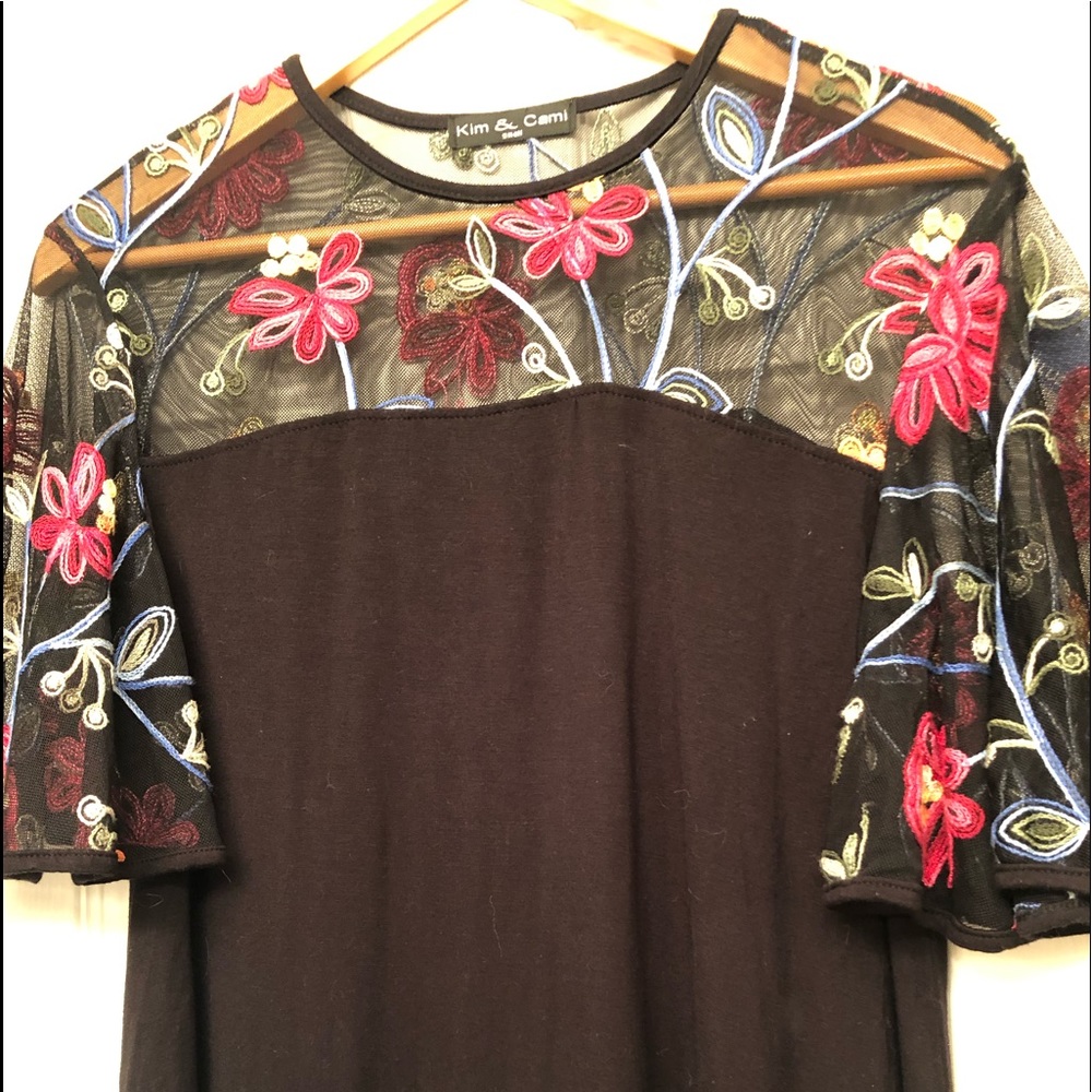 Kim and Cami gorgeous embroidery floral sz sm